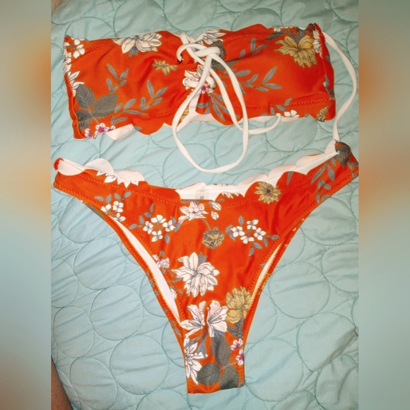 Two size small bikinis - Picture 5 of 5